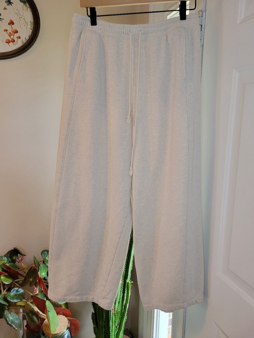 Aeropostale Heather Grey Super Wide Leg Embroidered Heart Sweatpants, Size M